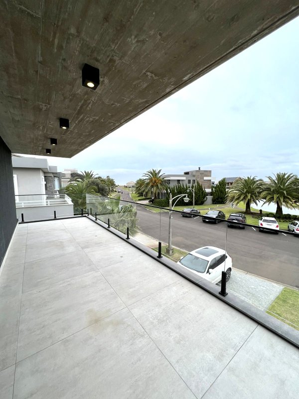 R$ 5.300.000 - EXCLUSIVIDADE - MAGNÍFICA CASA À BEIRA MAR - 400M2 - 4 SUÍTES Avenida Paraguassú  Xangri-lá - 
