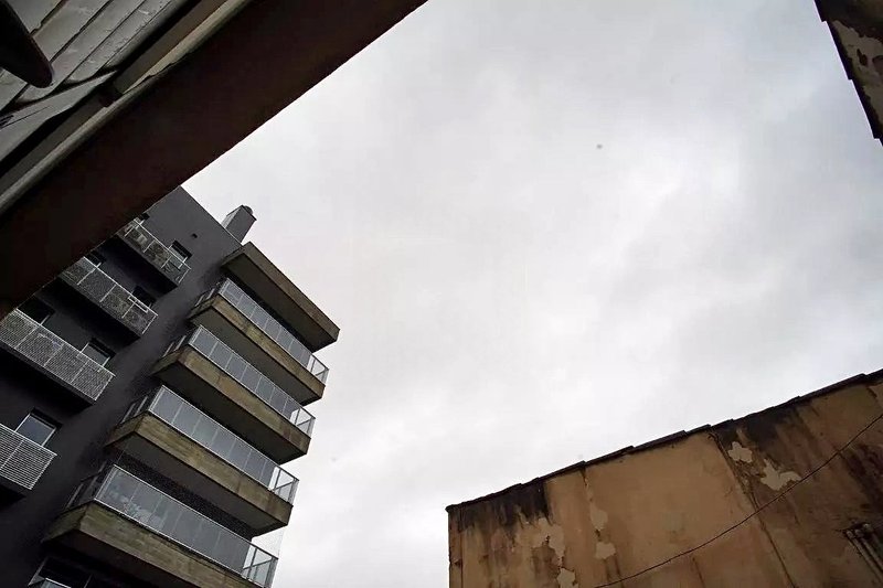 R$ 290.000 - ÓTIMA LOCALIZAÇÃO - APARTAMENTO REFORMADO - 41M2 - 1 DORM - 1 VAGA Rua Eça de Queiroz Porto Alegre - 