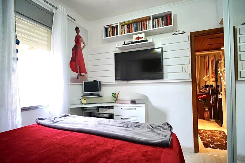 R$ 290.000 - ÓTIMA LOCALIZAÇÃO - APARTAMENTO REFORMADO - 41M2 - 1 DORM - 1 VAGA Rua Eça de Queiroz Porto Alegre - 