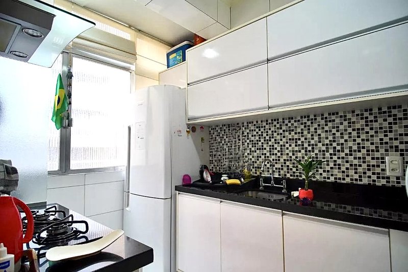R$ 290.000 - ÓTIMA LOCALIZAÇÃO - APARTAMENTO REFORMADO - 41M2 - 1 DORM - 1 VAGA Rua Eça de Queiroz Porto Alegre - 