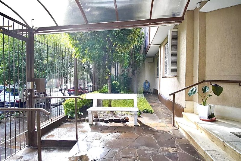 R$ 290.000 - ÓTIMA LOCALIZAÇÃO - APARTAMENTO REFORMADO - 41M2 - 1 DORM - 1 VAGA Rua Eça de Queiroz Porto Alegre - 