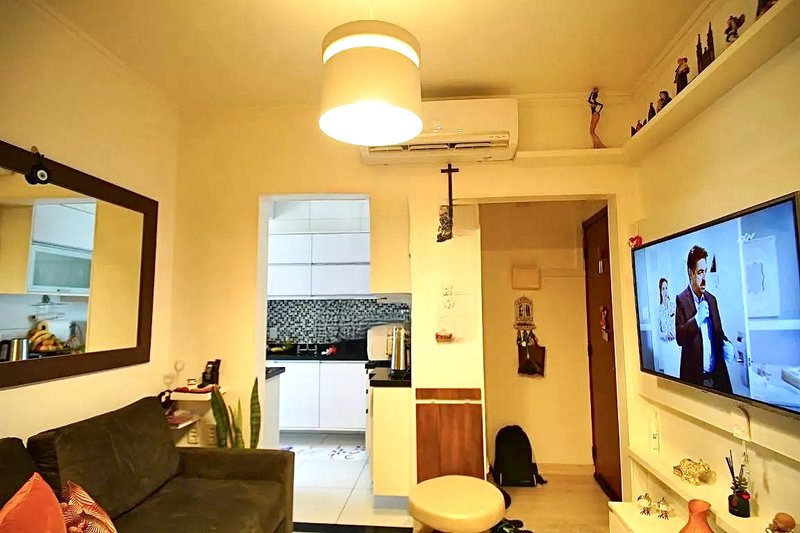 R$ 290.000 - ÓTIMA LOCALIZAÇÃO - APARTAMENTO REFORMADO - 41M2 - 1 DORM - 1 VAGA Rua Eça de Queiroz Porto Alegre - 