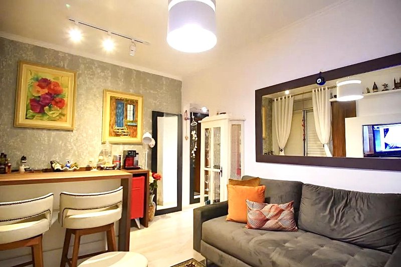 R$ 290.000 - ÓTIMA LOCALIZAÇÃO - APARTAMENTO REFORMADO - 41M2 - 1 DORM - 1 VAGA Rua Eça de Queiroz Porto Alegre - 