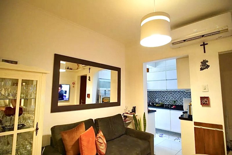 R$ 290.000 - ÓTIMA LOCALIZAÇÃO - APARTAMENTO REFORMADO - 41M2 - 1 DORM - 1 VAGA Rua Eça de Queiroz Porto Alegre - 