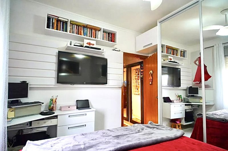 R$ 290.000 - ÓTIMA LOCALIZAÇÃO - APARTAMENTO REFORMADO - 41M2 - 1 DORM - 1 VAGA Rua Eça de Queiroz Porto Alegre - 