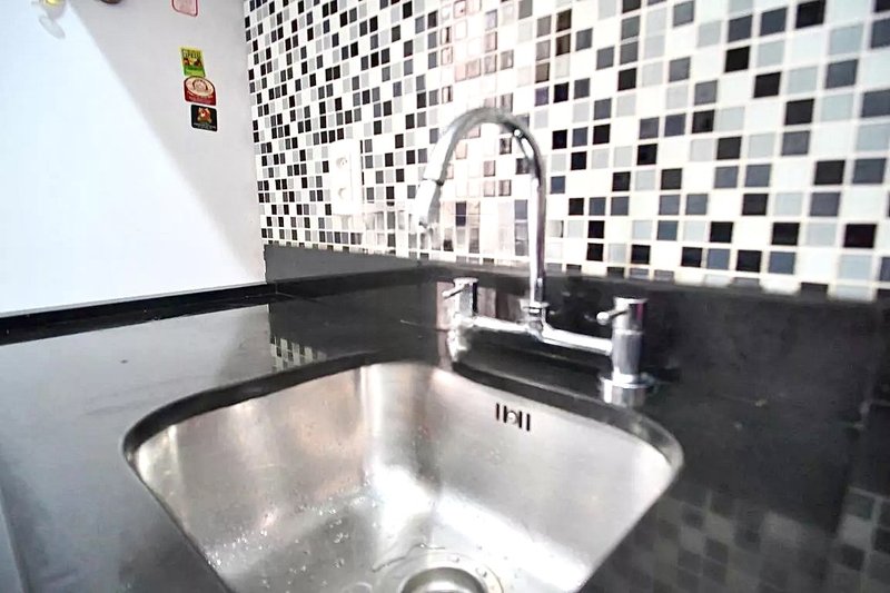 R$ 290.000 - ÓTIMA LOCALIZAÇÃO - APARTAMENTO REFORMADO - 41M2 - 1 DORM - 1 VAGA Rua Eça de Queiroz Porto Alegre - 