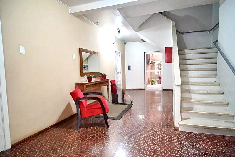 R$ 290.000 - ÓTIMA LOCALIZAÇÃO - APARTAMENTO REFORMADO - 41M2 - 1 DORM - 1 VAGA Rua Eça de Queiroz Porto Alegre - 