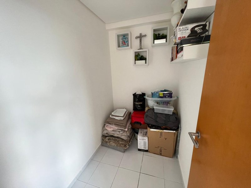 80 m². 3 quartos (1ste). 2 vagas das garagem. Área de lazer. Andar alto Rua Manoel Bernardes Recife - 
