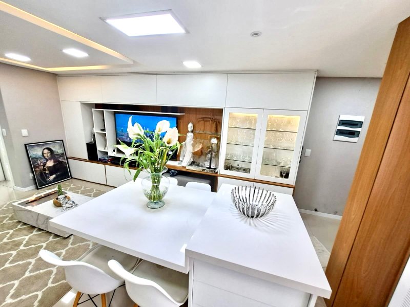 R$ 299.000 - EXCELENTE STUDIO - TOTALMENTE MOBILIADO - 44M2 - 1 VAGA - ÓTIMA LOCALIZAÇÃO - Porto Alegre - 