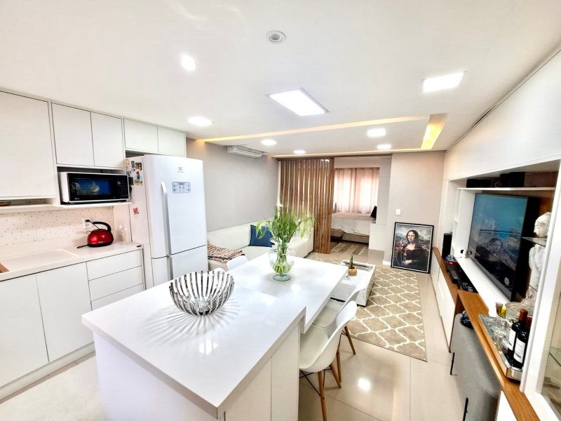 R$ 299.000 - EXCELENTE STUDIO - TOTALMENTE MOBILIADO - 44M2 - 1 VAGA - ÓTIMA LOCALIZAÇÃO - Porto Alegre - 