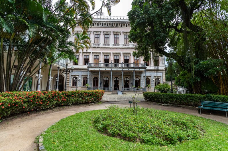 Na quadra dos jardins do palácio, o 2 quartos que você busca! Rua Silveira Martins Rio de Janeiro - 