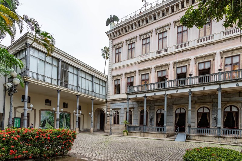 Na quadra dos jardins do palácio, o 2 quartos que você busca! Rua Silveira Martins Rio de Janeiro - 