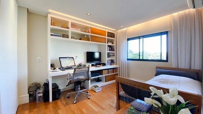 Apartamento em Moema com 3 suítes 326m² dos Guaramomis São Paulo - 