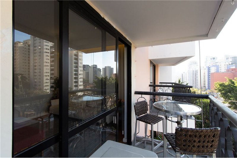 Apartamento em Moema com 95m² Av: Cotovia São Paulo - 