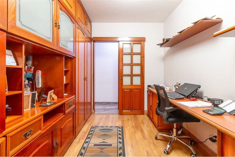 Apartamento com 4 dormitórios com de 140m² dos democratas São Paulo - 