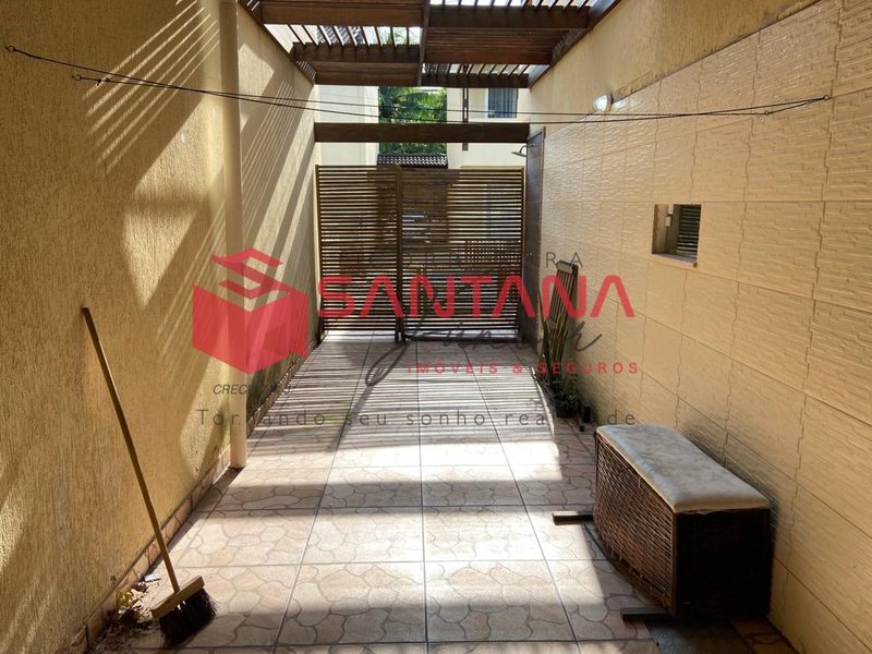 Casa com 4 quartos, semimobiliada em Abrantes. (INDISPONÍVEL) Rua Lagoa Branca Camaçari - 