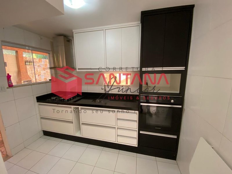 Casa com 4 quartos, semimobiliada em Abrantes. (INDISPONÍVEL) Rua Lagoa Branca Camaçari - 