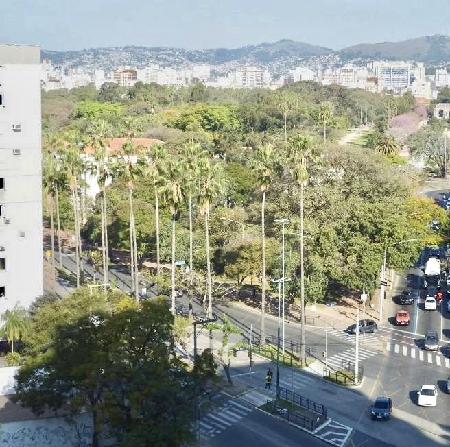 R$ 440.000 - ÓTIMO APARTAMENTO - DE FRENTE - 86M2 - 3 DORM - 1 VAGA - VISTA PANORÂMICA Rua Sarmento Leite Porto Alegre - 
