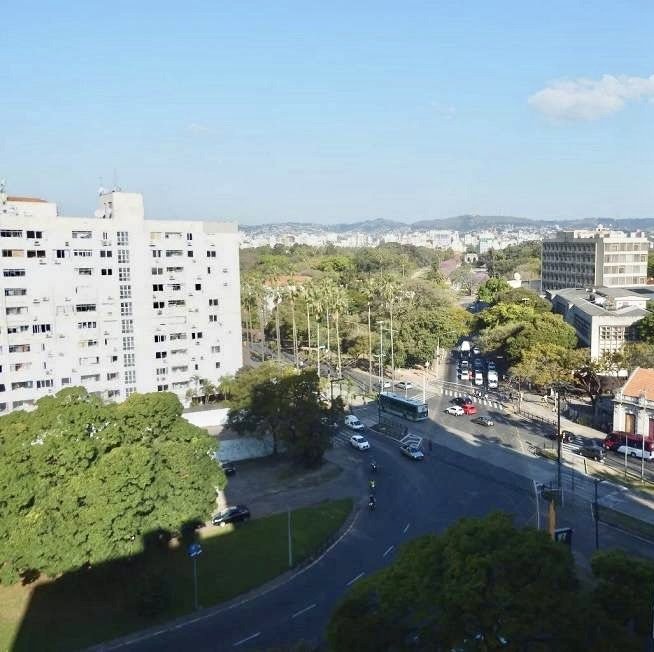 R$ 440.000 - ÓTIMO APARTAMENTO - DE FRENTE - 86M2 - 3 DORM - 1 VAGA - VISTA PANORÂMICA Rua Sarmento Leite Porto Alegre - 