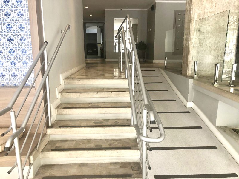 R$ 440.000 - ÓTIMO APARTAMENTO - DE FRENTE - 86M2 - 3 DORM - 1 VAGA - VISTA PANORÂMICA Rua Sarmento Leite Porto Alegre - 