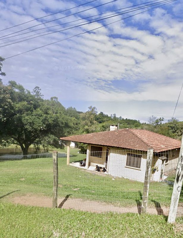 R$ 350.000 - BELO SÍTIO DE LAZER/MORADIA - CASA DE 120M2 - 10.000M2 - AÇUDE - NATUREZA Rua Primeiro-Sargento Euclides Barrachini Viamão - 