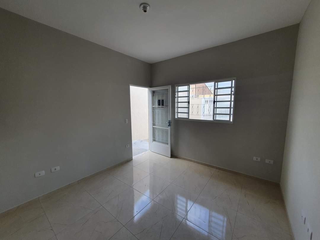 Casa à venda com 2 quartos, 60m² - Foto 2