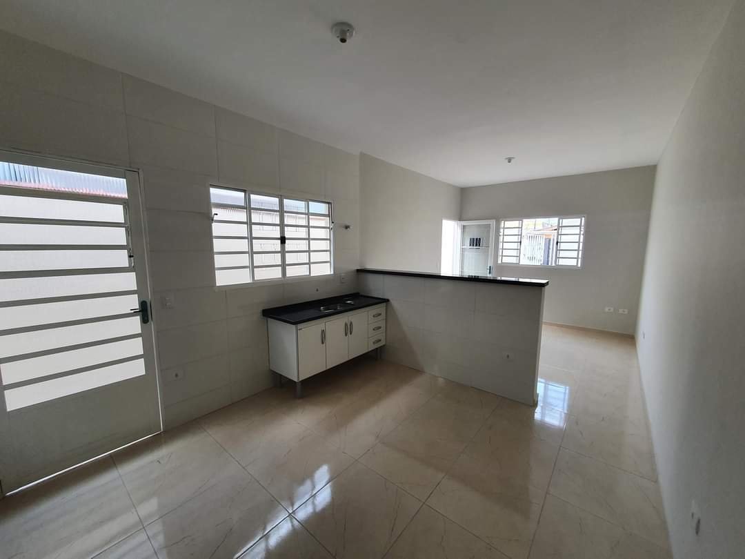 Casa à venda com 2 quartos, 60m² - Foto 4