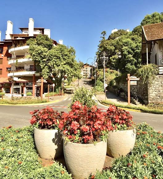 R$ 1.790.000 - RUA TORTA - LINDA COBERTURA - 188M2 - MOBILIADA - 3 DORM - 2 VAGAS Avenida Borges de Medeiros Gramado - 
