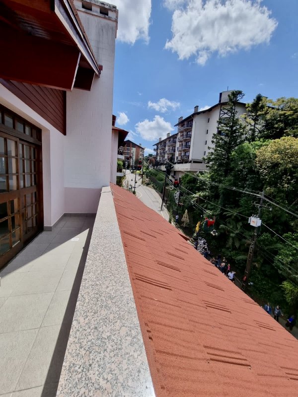 R$ 1.790.000 - RUA TORTA - LINDA COBERTURA - 188M2 - MOBILIADA - 3 DORM - 2 VAGAS Avenida Borges de Medeiros Gramado - 