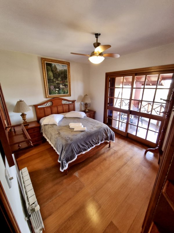 R$ 1.790.000 - RUA TORTA - LINDA COBERTURA - 188M2 - MOBILIADA - 3 DORM - 2 VAGAS Avenida Borges de Medeiros Gramado - 