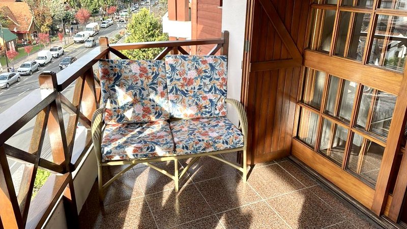 R$ 1.790.000 - RUA TORTA - LINDA COBERTURA - 188M2 - MOBILIADA - 3 DORM - 2 VAGAS Avenida Borges de Medeiros Gramado - 