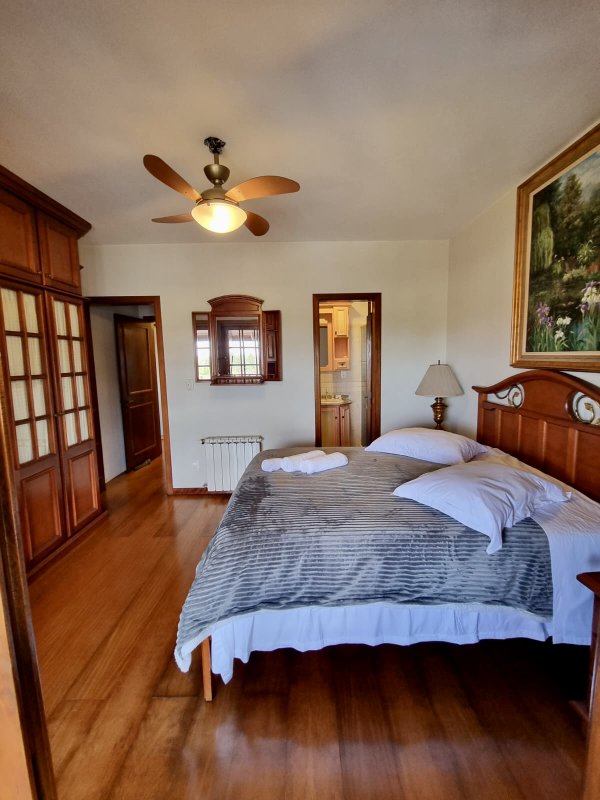 R$ 1.790.000 - RUA TORTA - LINDA COBERTURA - 188M2 - MOBILIADA - 3 DORM - 2 VAGAS Avenida Borges de Medeiros Gramado - 