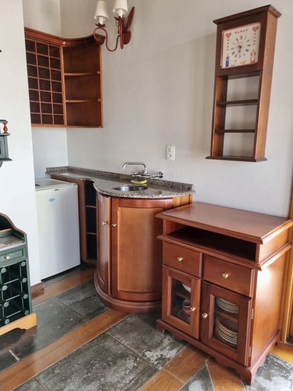 R$ 1.790.000 - RUA TORTA - LINDA COBERTURA - 188M2 - MOBILIADA - 3 DORM - 2 VAGAS Avenida Borges de Medeiros Gramado - 