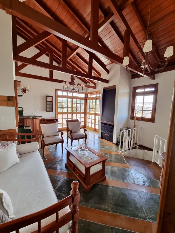 R$ 1.790.000 - RUA TORTA - LINDA COBERTURA - 188M2 - MOBILIADA - 3 DORM - 2 VAGAS Avenida Borges de Medeiros Gramado - 