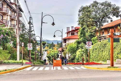 R$ 1.790.000 - RUA TORTA - LINDA COBERTURA - 188M2 - MOBILIADA - 3 DORM - 2 VAGAS Avenida Borges de Medeiros Gramado - 