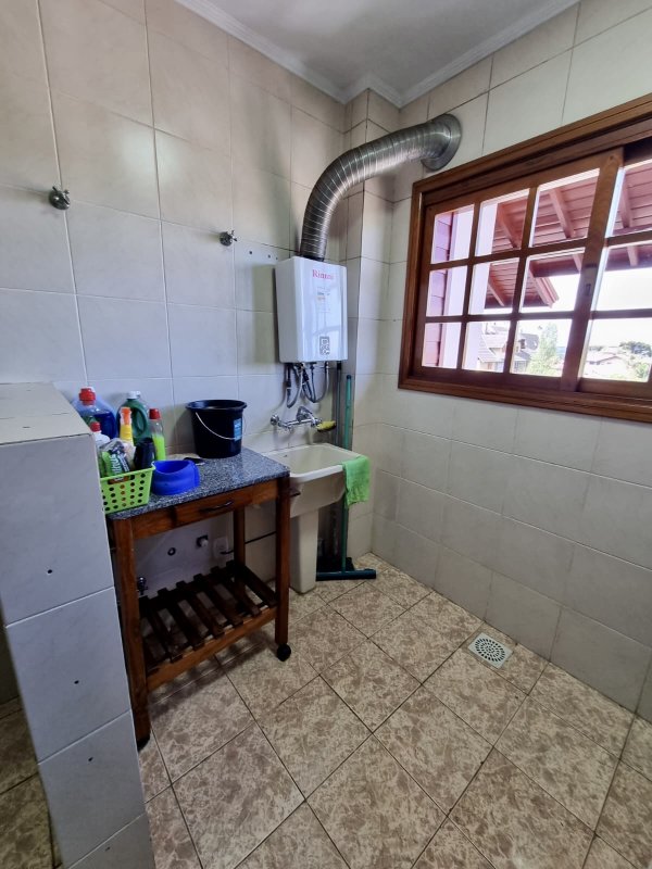 R$ 1.790.000 - RUA TORTA - LINDA COBERTURA - 188M2 - MOBILIADA - 3 DORM - 2 VAGAS Avenida Borges de Medeiros Gramado - 