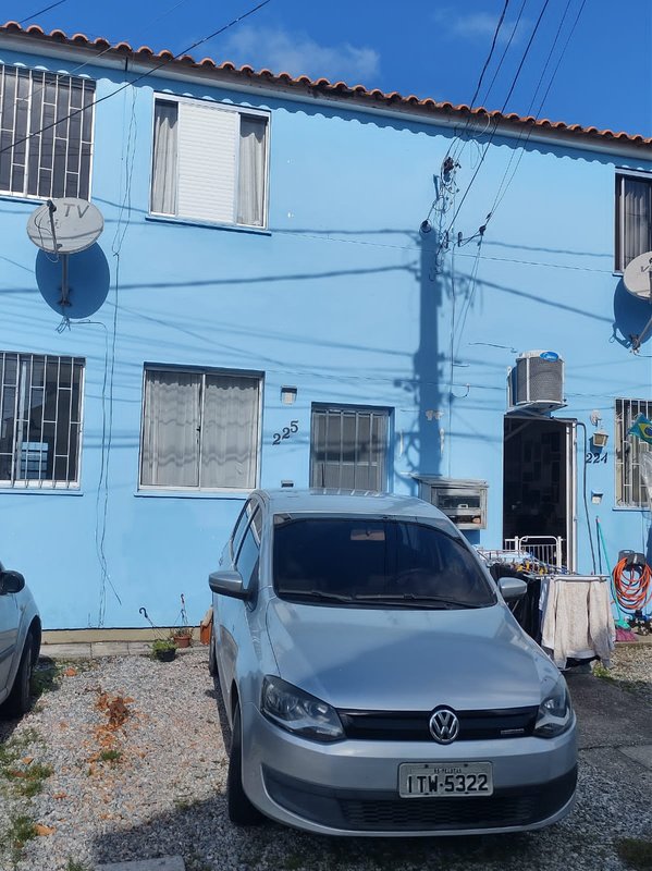 Sobrado 2 quartos, frente norte, condomínio fechado, ótima localização próximo ao Shopping Avenida Ferreira Viana Pelotas - 