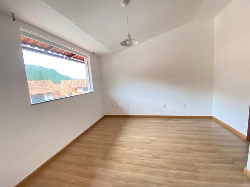 Excelente apartamento de      mts² 3 quartos com 1 suíte no Santa Elisa  Nova Friburgo - 