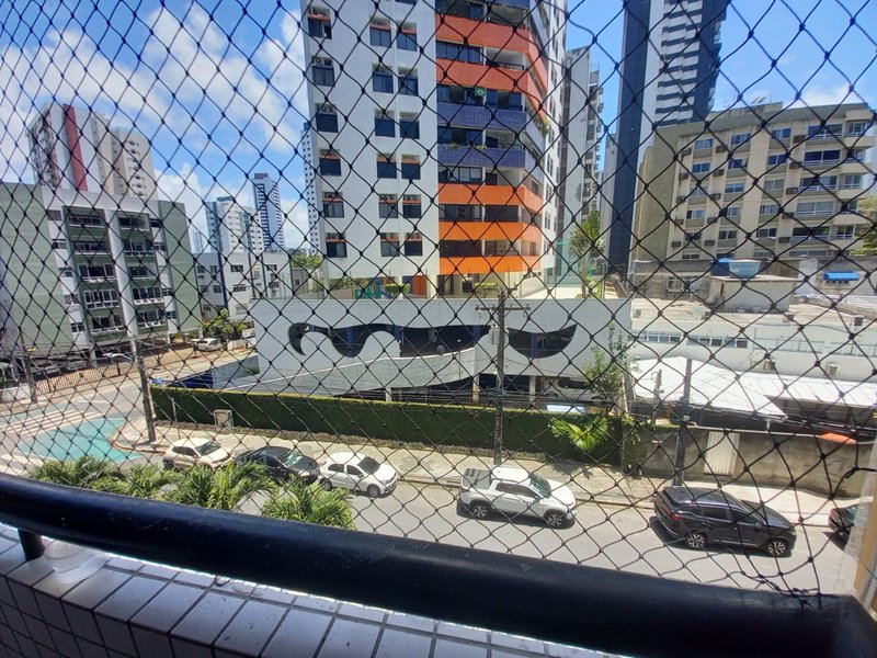 115m², 3 quartos/1suíte, 1 vaga de garagem coberta, varanda, dependência completa, piso em Rua João Eugênio de Lima Recife - 