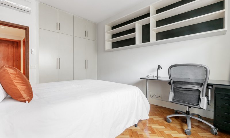 Apartamento para aluguel com 255 metros quadrados com 3 quartos em Arpoador Rua Joaquim Nabuco Rio de Janeiro - 