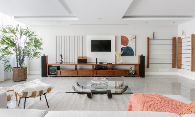 Apartamento para aluguel com 255 metros quadrados com 3 quartos em Arpoador Rua Joaquim Nabuco Rio de Janeiro - 