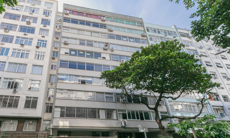 Apartamento para aluguel com 255 metros quadrados com 3 quartos em Arpoador Rua Joaquim Nabuco Rio de Janeiro - 