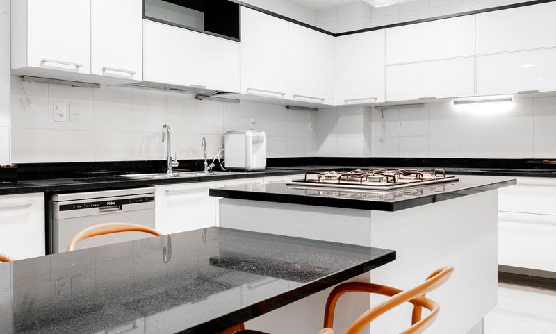 Apartamento para aluguel com 255 metros quadrados com 3 quartos em Arpoador Rua Joaquim Nabuco Rio de Janeiro - 