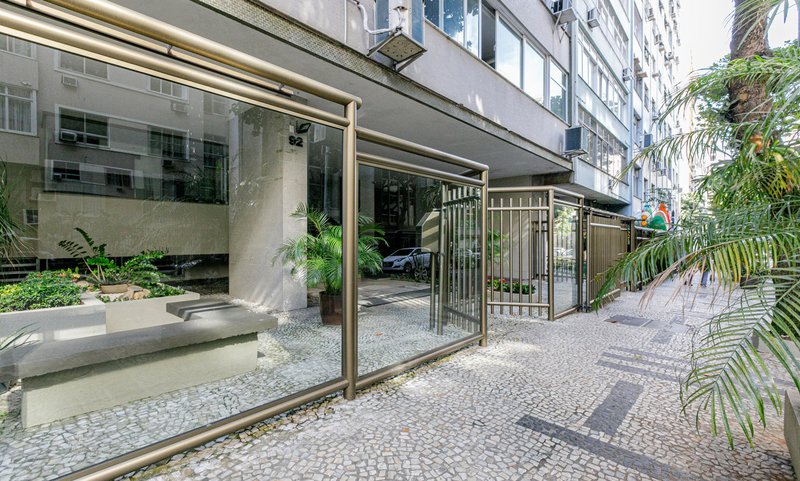 Apartamento para aluguel com 255 metros quadrados com 3 quartos em Arpoador Rua Joaquim Nabuco Rio de Janeiro - 