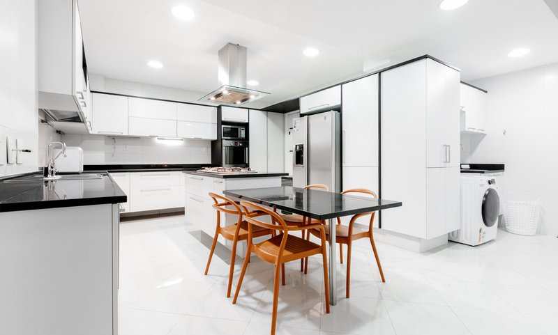 Apartamento para aluguel com 255 metros quadrados com 3 quartos em Arpoador Rua Joaquim Nabuco Rio de Janeiro - 
