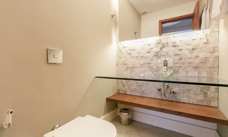 Apartamento para aluguel com 255 metros quadrados com 3 quartos em Arpoador Rua Joaquim Nabuco Rio de Janeiro - 