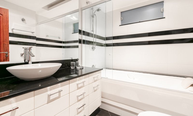 Apartamento para aluguel com 255 metros quadrados com 3 quartos em Arpoador Rua Joaquim Nabuco Rio de Janeiro - 