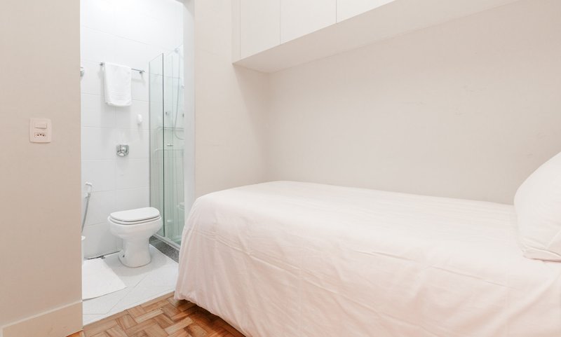 Apartamento para aluguel com 255 metros quadrados com 3 quartos em Arpoador Rua Joaquim Nabuco Rio de Janeiro - 