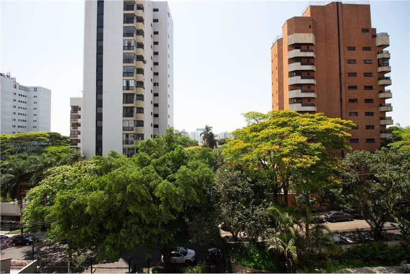 Apartamento a venda em Moema - 3 suítes 220m² Chibarás São Paulo - 