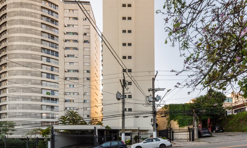 Apartamento de 107m², 3 quartos em Vila Madalena Rua Apinajés São Paulo - 